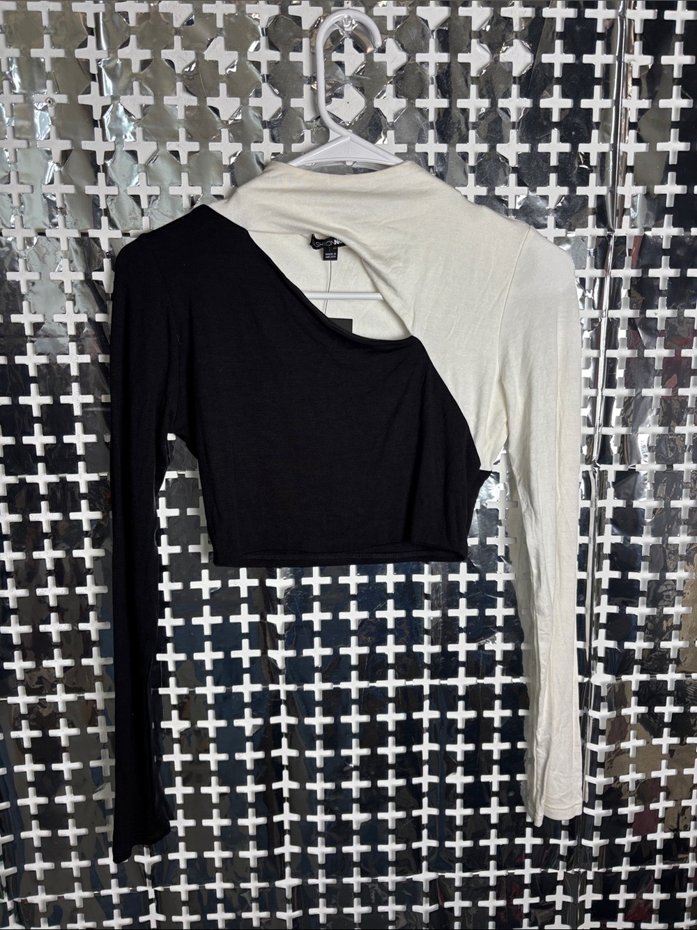 Fashion Nova Black & Cream One-Shoulder Colorblock Long Sleeve Crop Top